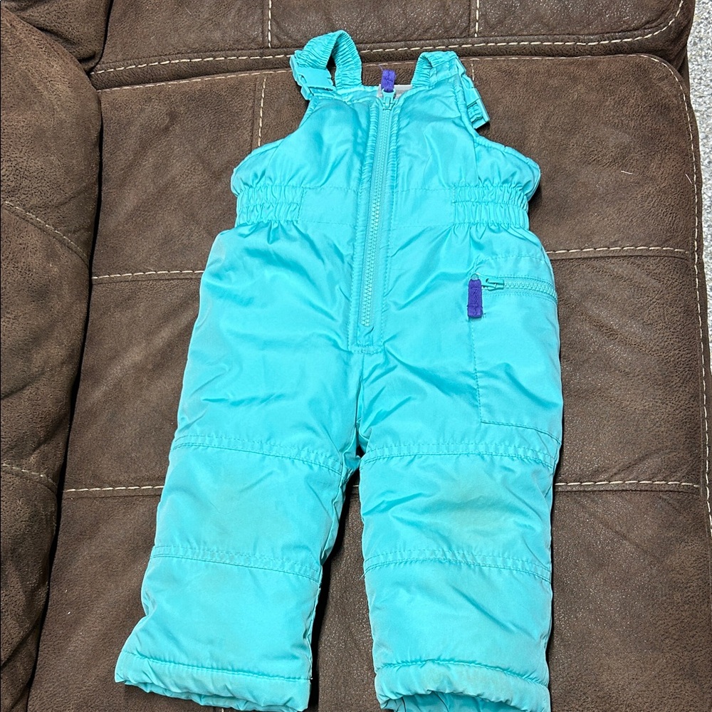 Carters 12 months snow pants. GUC mint color